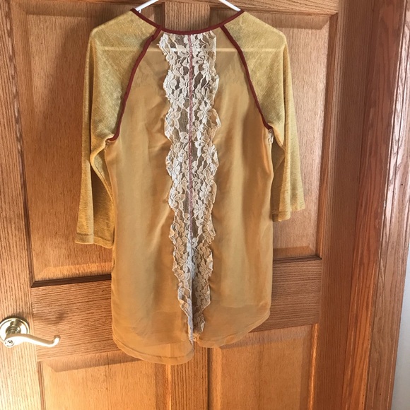 Gimmicks long sleeved, yellow, lace design blouse - Picture 3 of 3